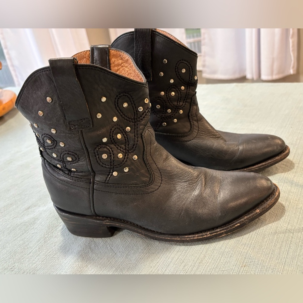 Miz Mooz Western Ankle Boots Size 7.5 Pull On Booties Block Heel Studded Cozumel